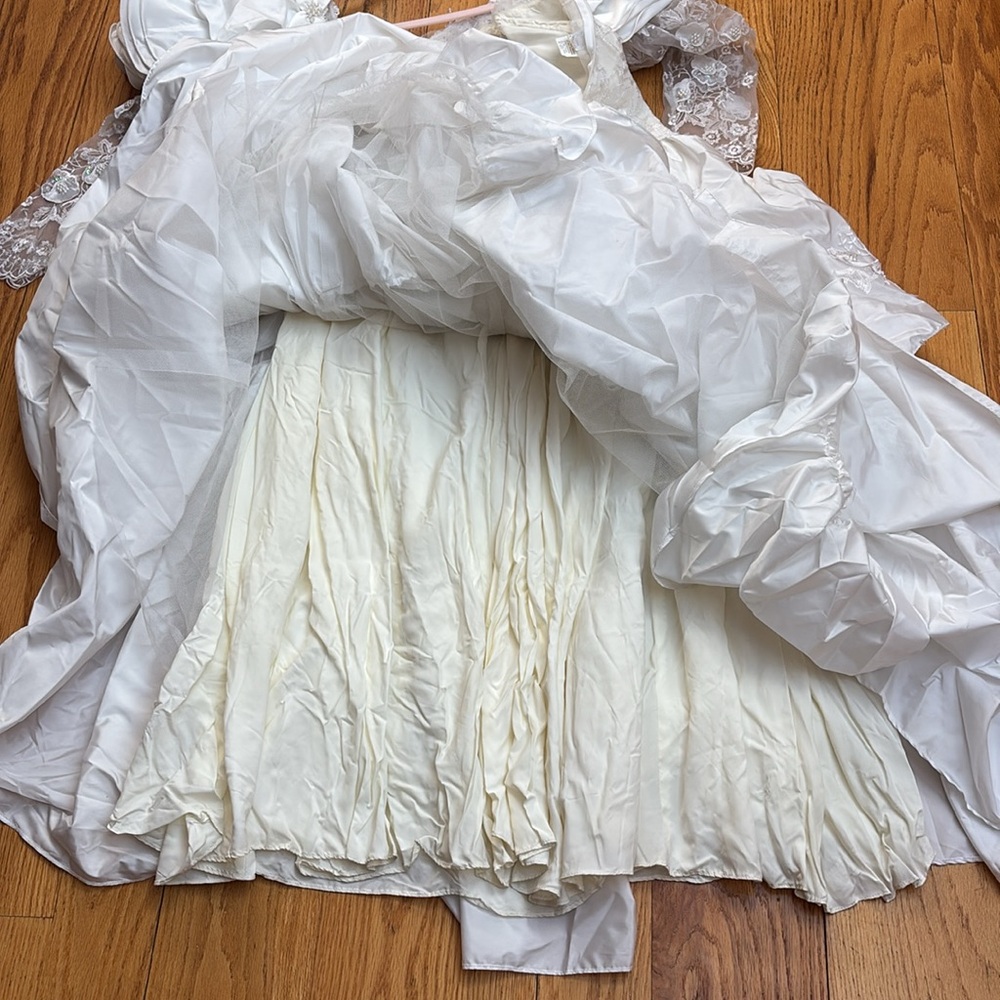 Vintage 80’s Wedding Dress lace and heart bow accents - Picture 11 of 16